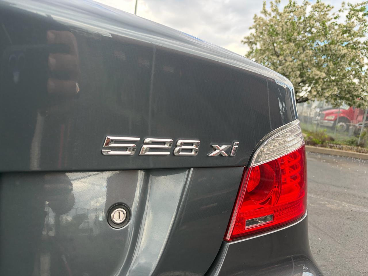 BMW 5-Series 528xi 2008