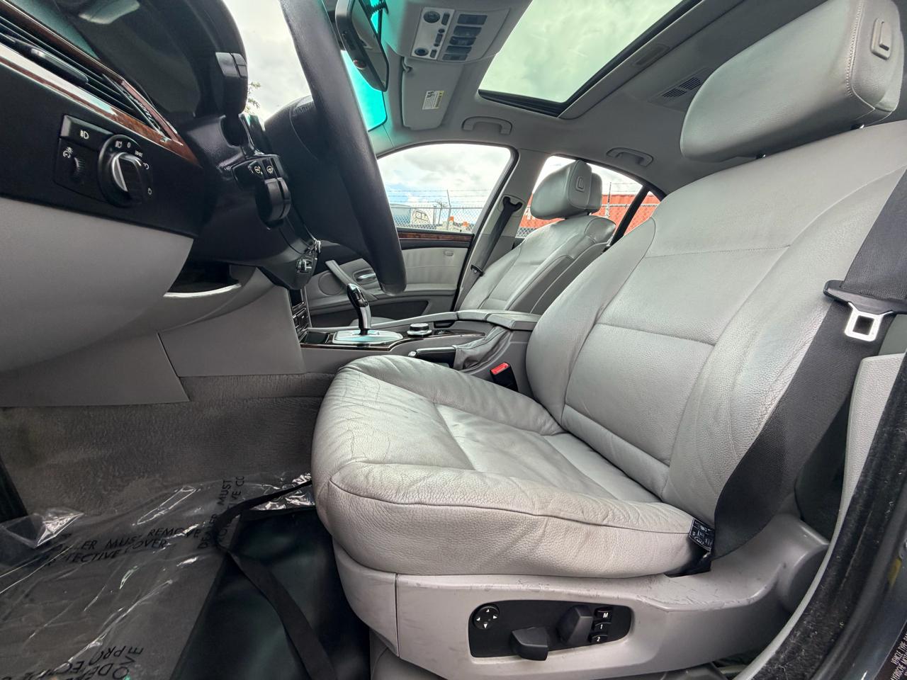 BMW 5-Series 528xi 2008