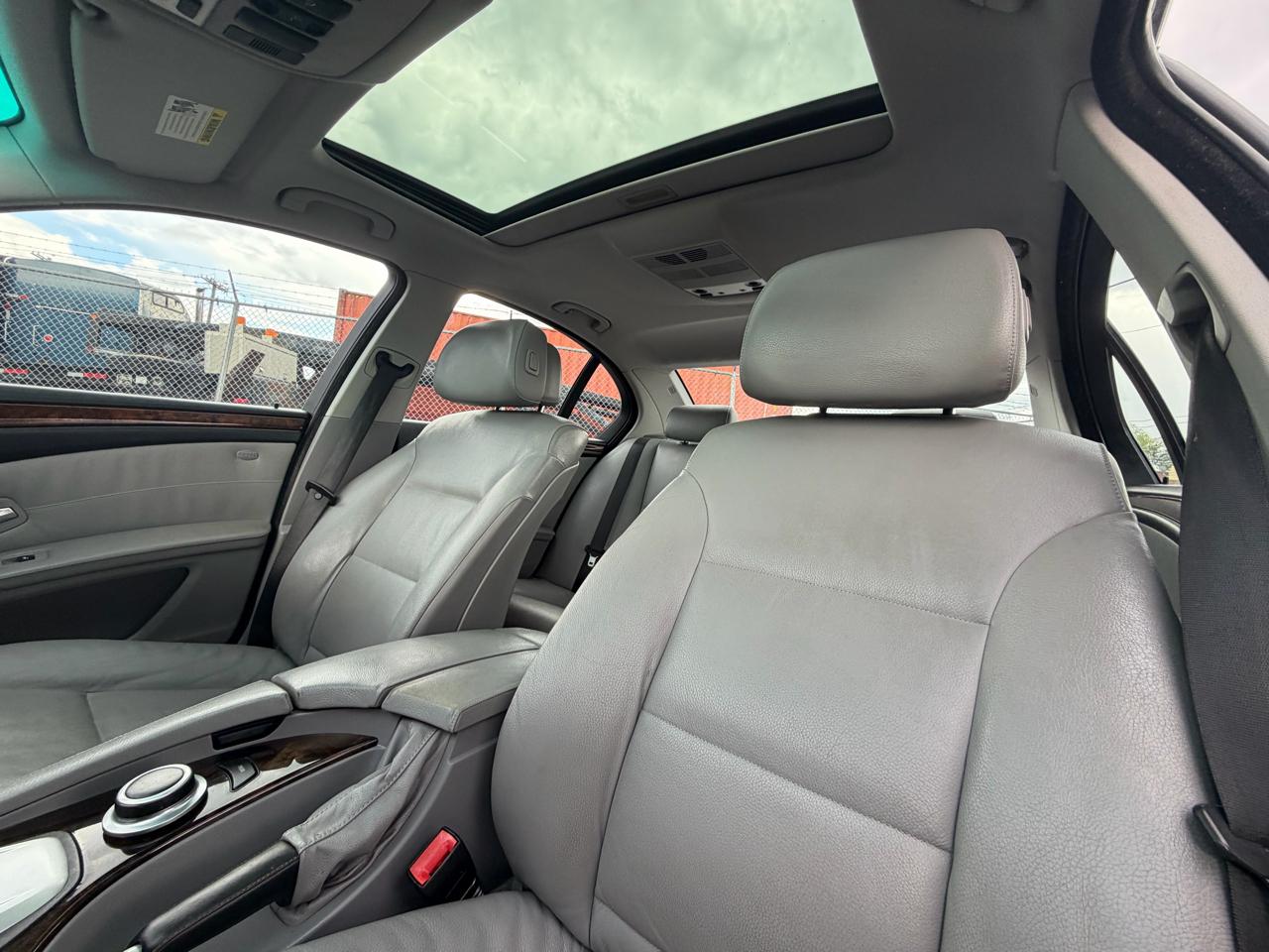 BMW 5-Series 528xi 2008