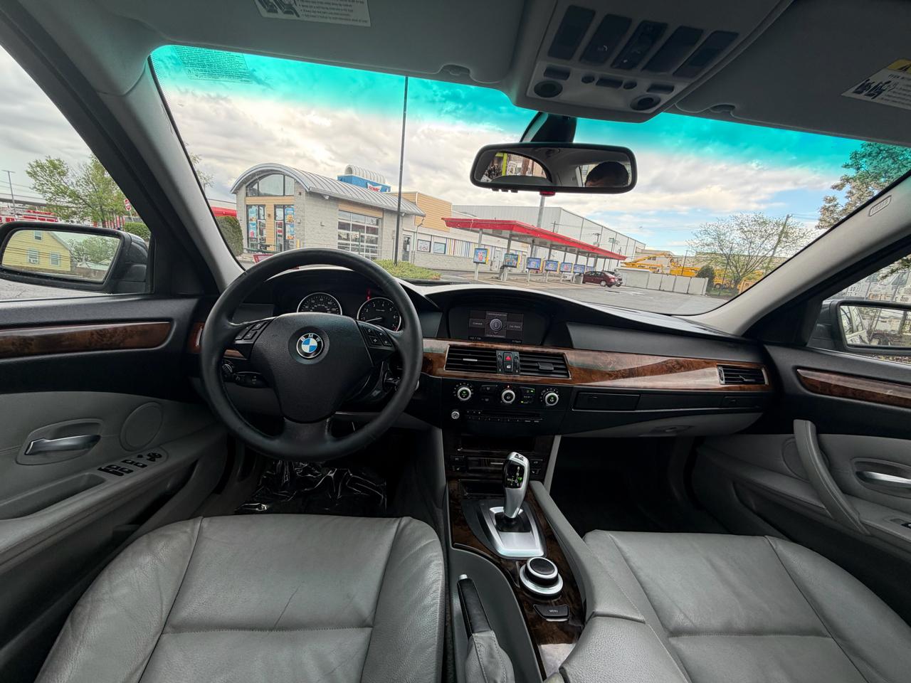 BMW 5-Series 528xi 2008