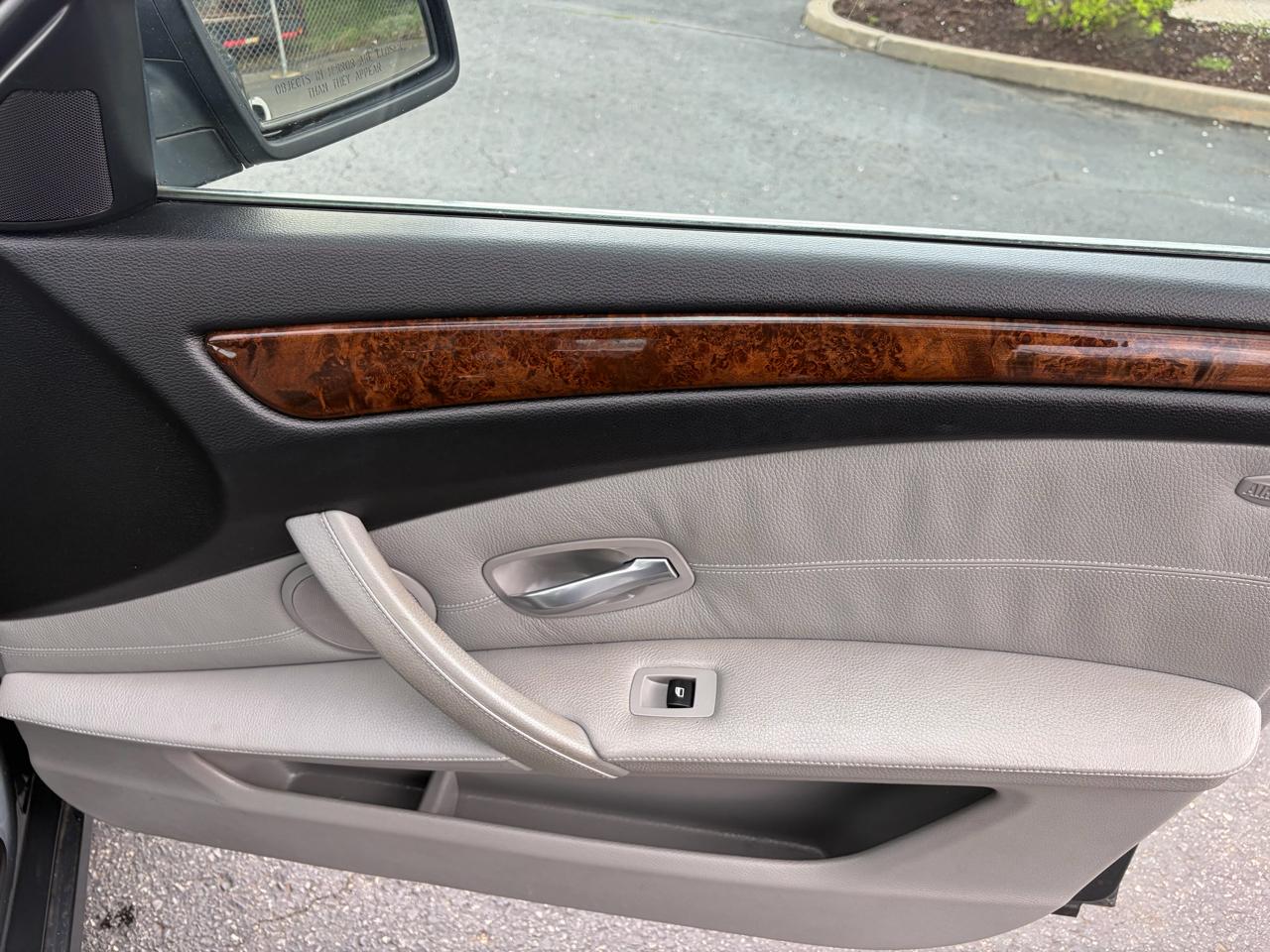 BMW 5-Series 528xi 2008