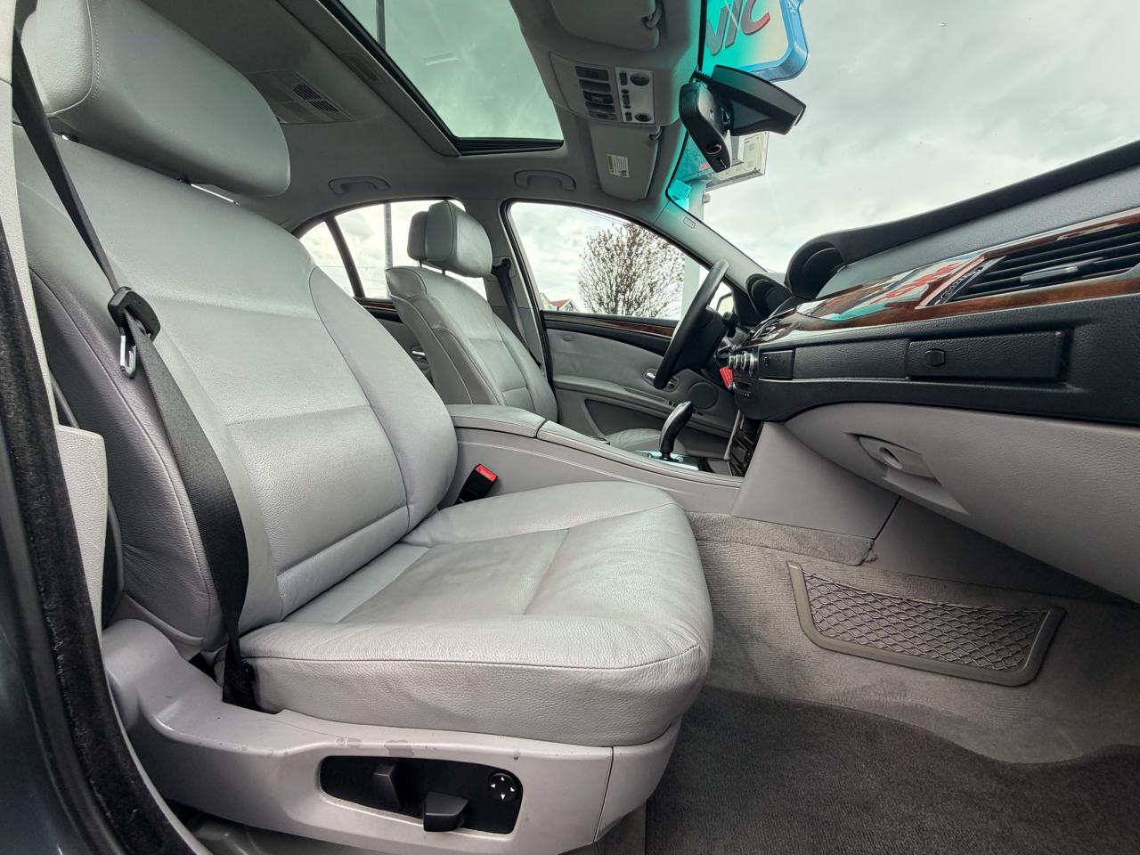 BMW 5-Series 528xi 2008