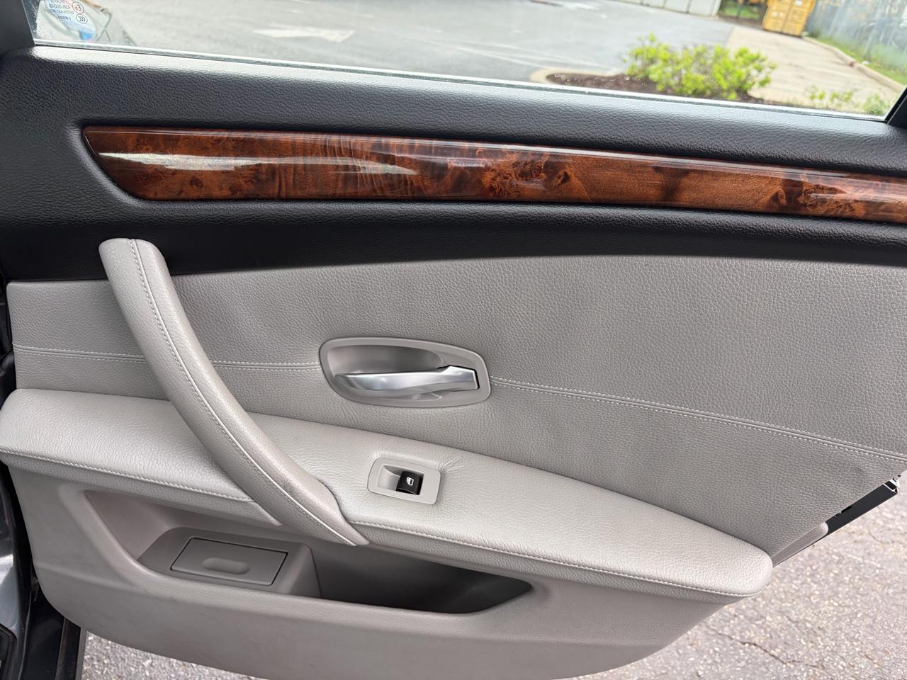 BMW 5-Series 528xi 2008