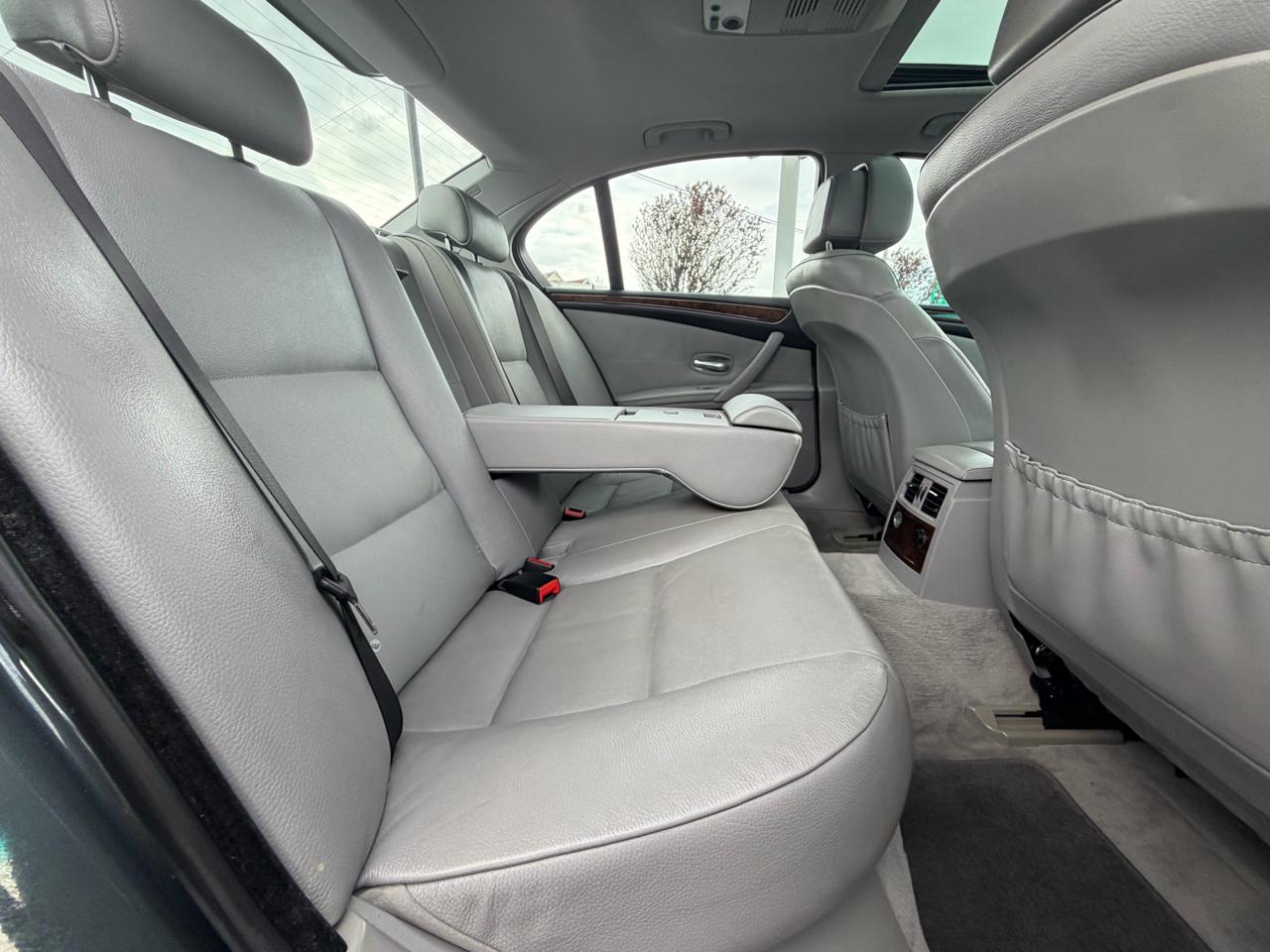 BMW 5-Series 528xi 2008