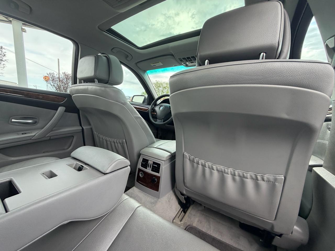 BMW 5-Series 528xi 2008