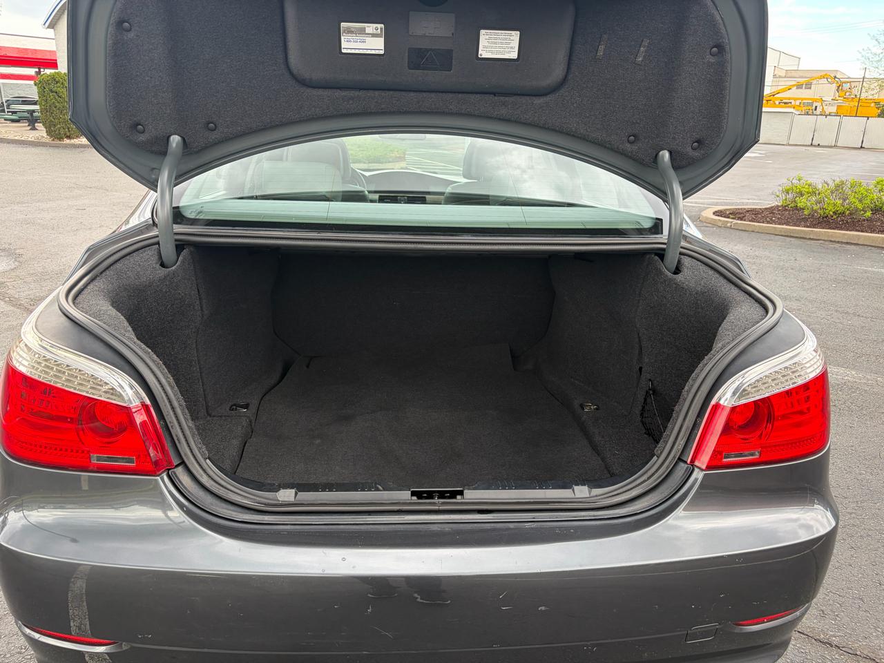 BMW 5-Series 528xi 2008