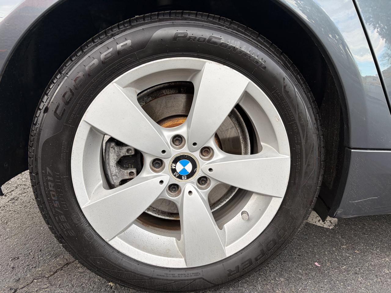 BMW 5-Series 528xi 2008