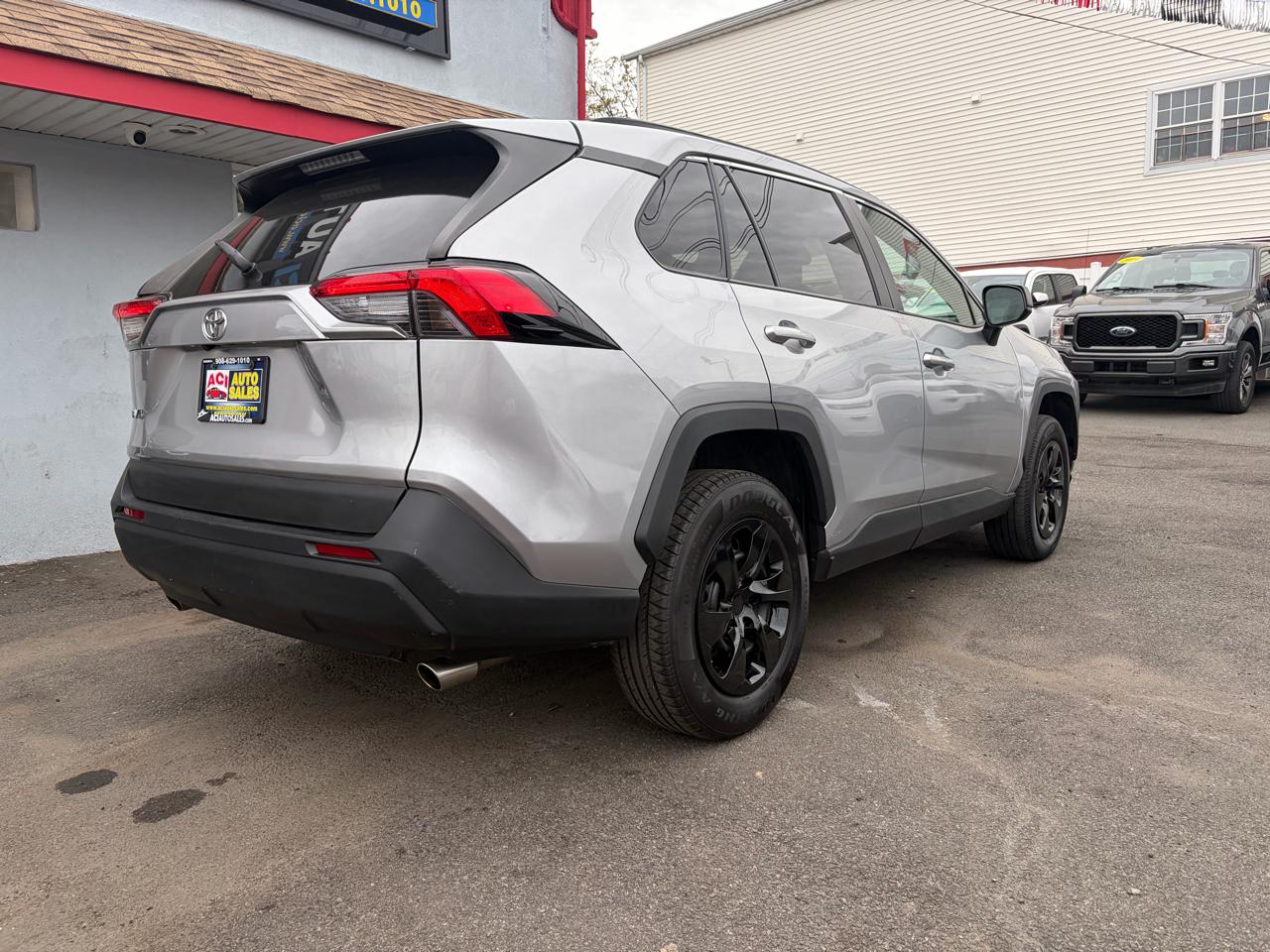 Toyota RAV4 LE AWD 2020