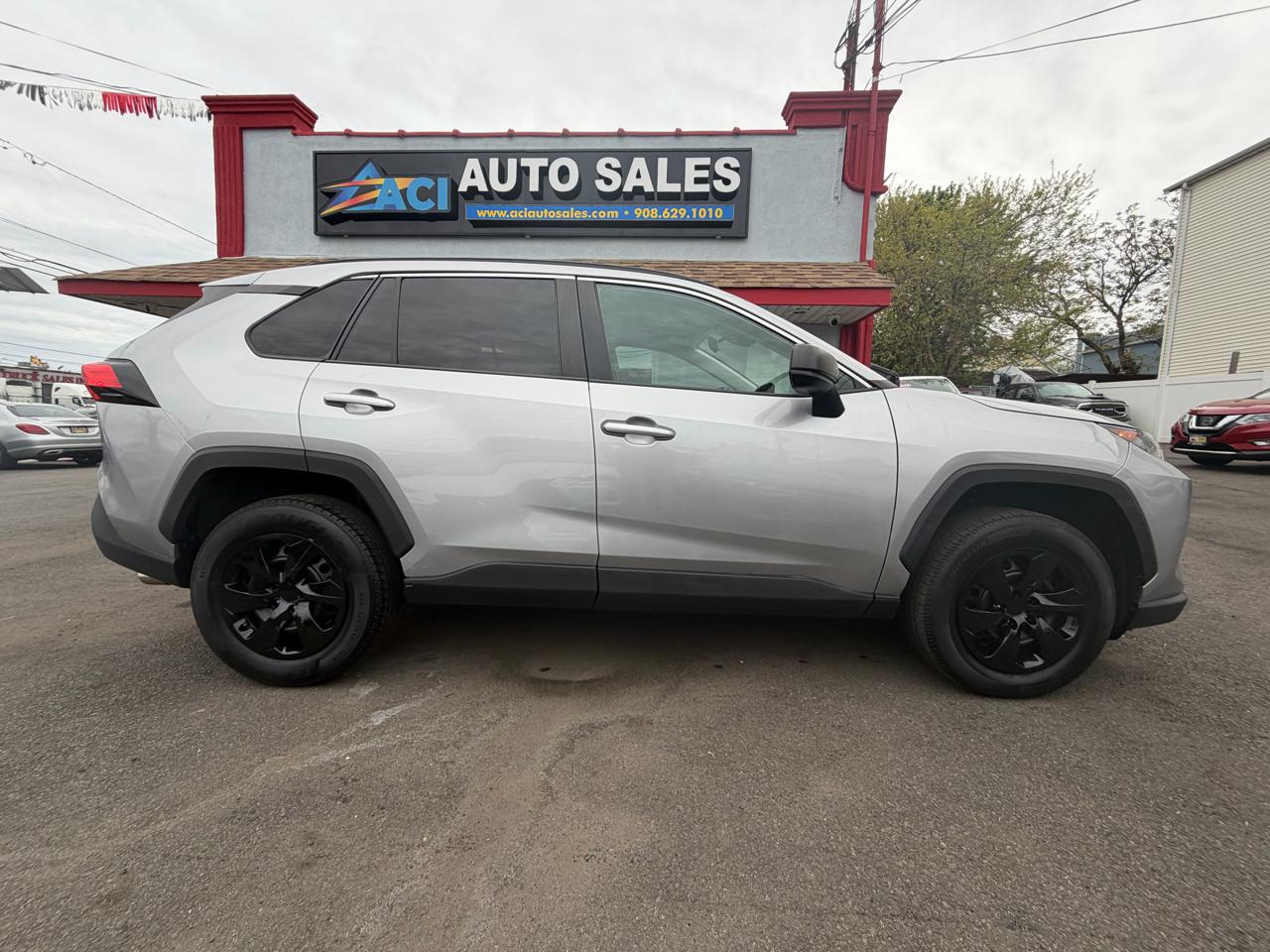 Toyota RAV4 LE AWD 2020