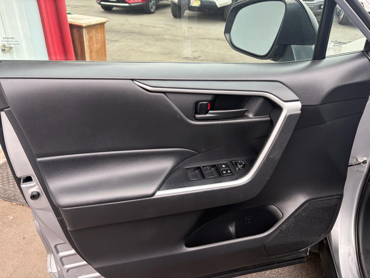 Toyota RAV4 LE AWD 2020