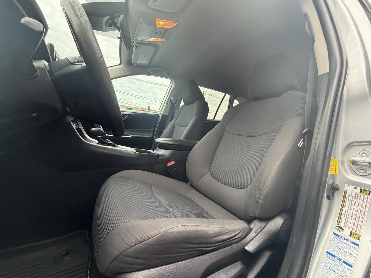 Toyota RAV4 LE AWD 2020