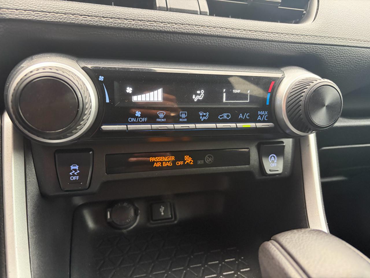 Toyota RAV4 LE AWD 2020