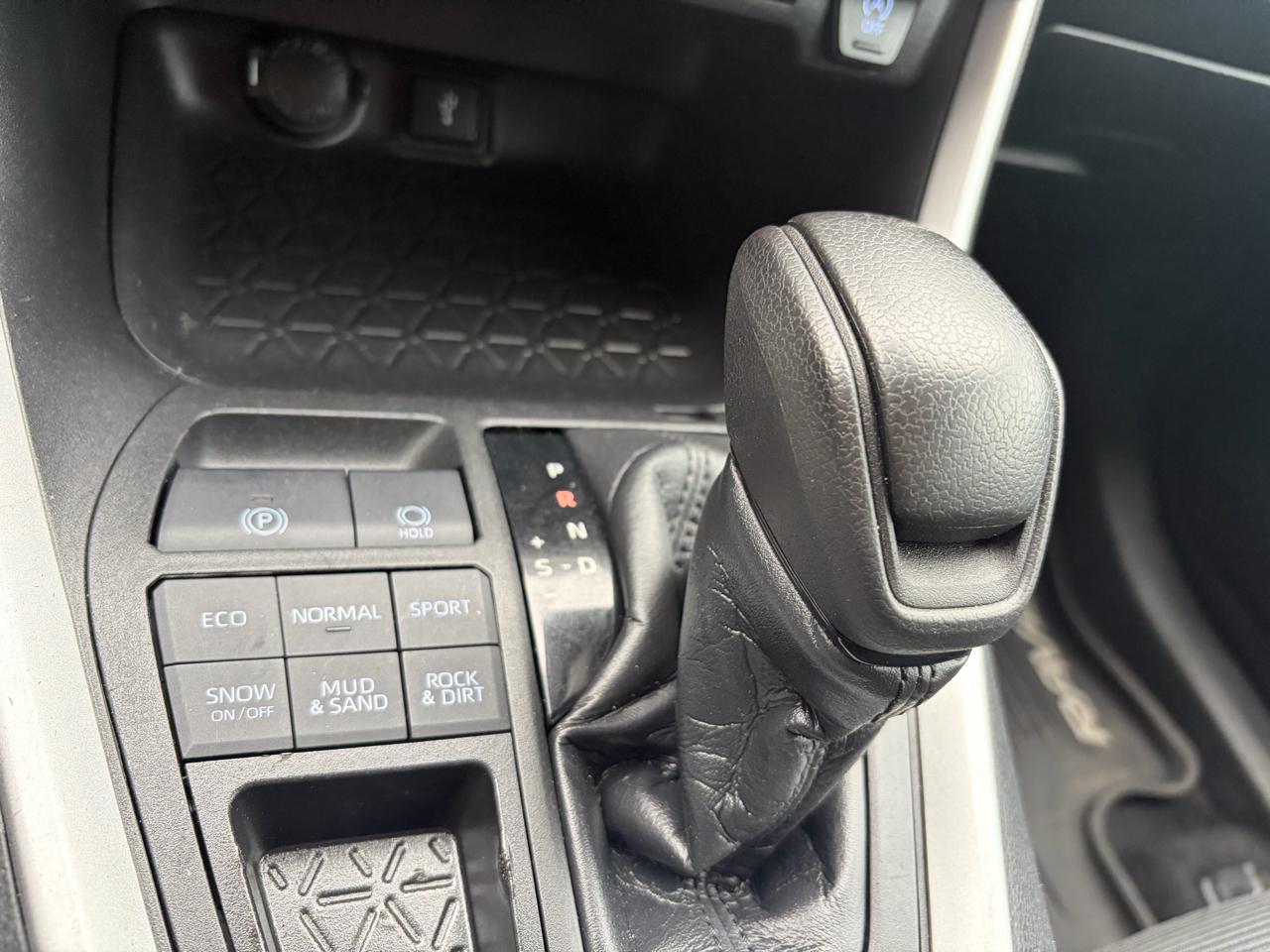 Toyota RAV4 LE AWD 2020