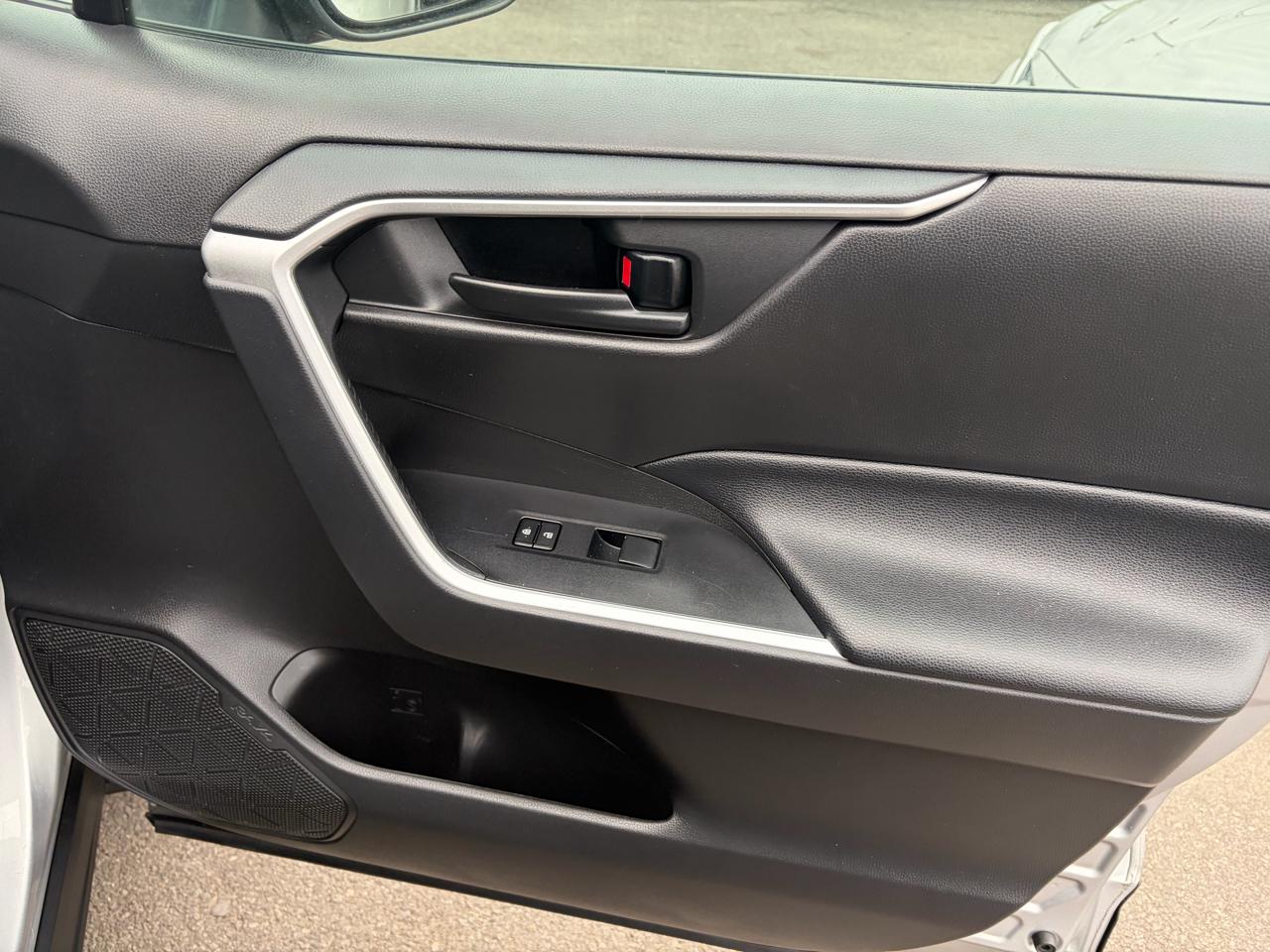 Toyota RAV4 LE AWD 2020