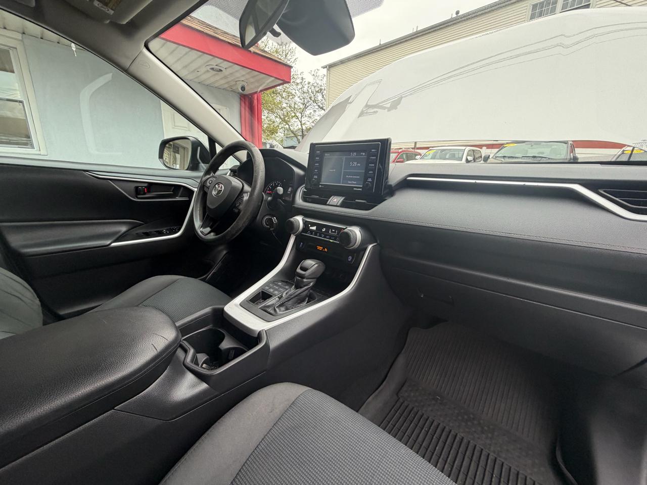 Toyota RAV4 LE AWD 2020