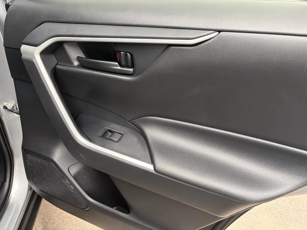 Toyota RAV4 LE AWD 2020