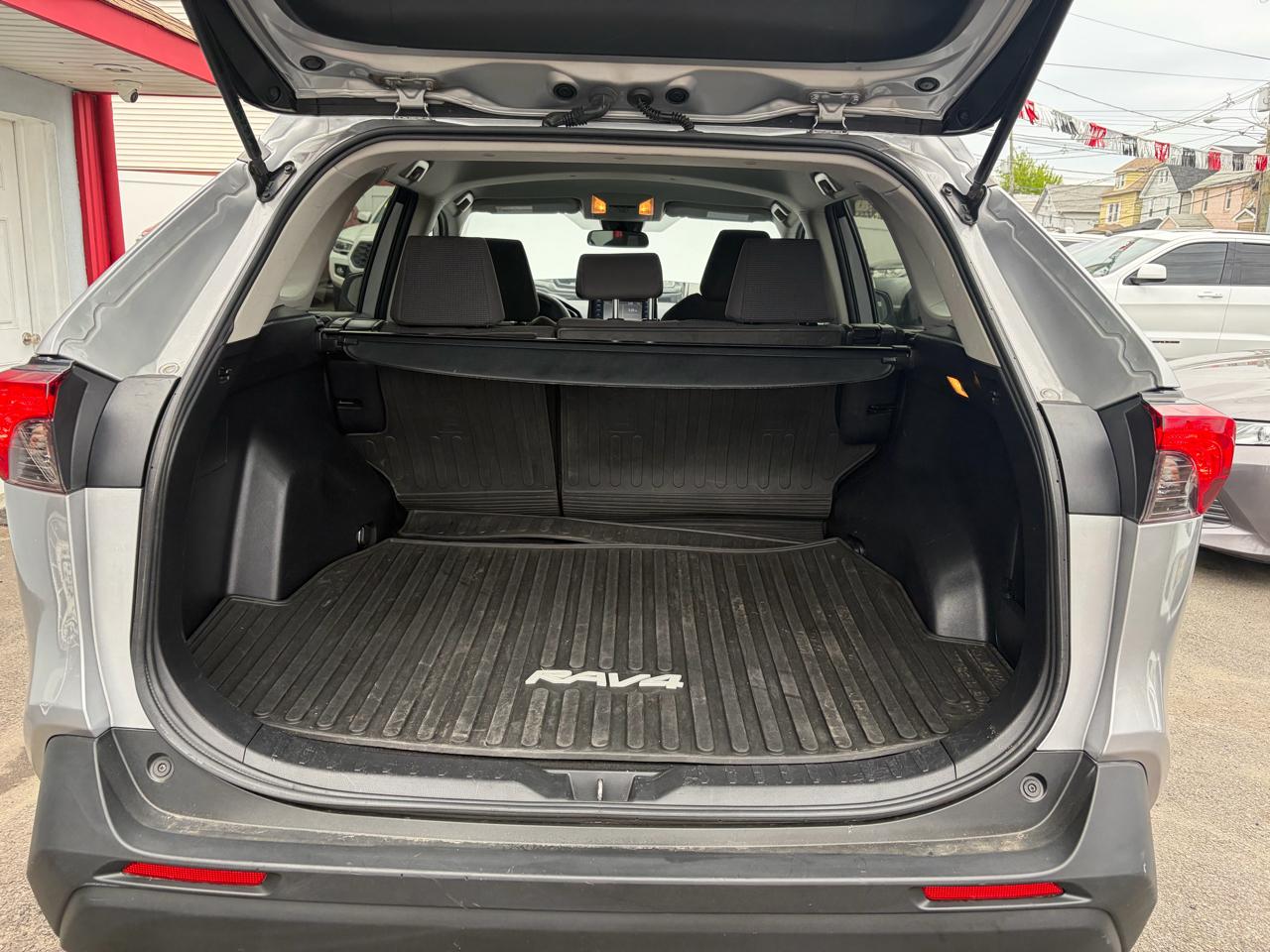 Toyota RAV4 LE AWD 2020