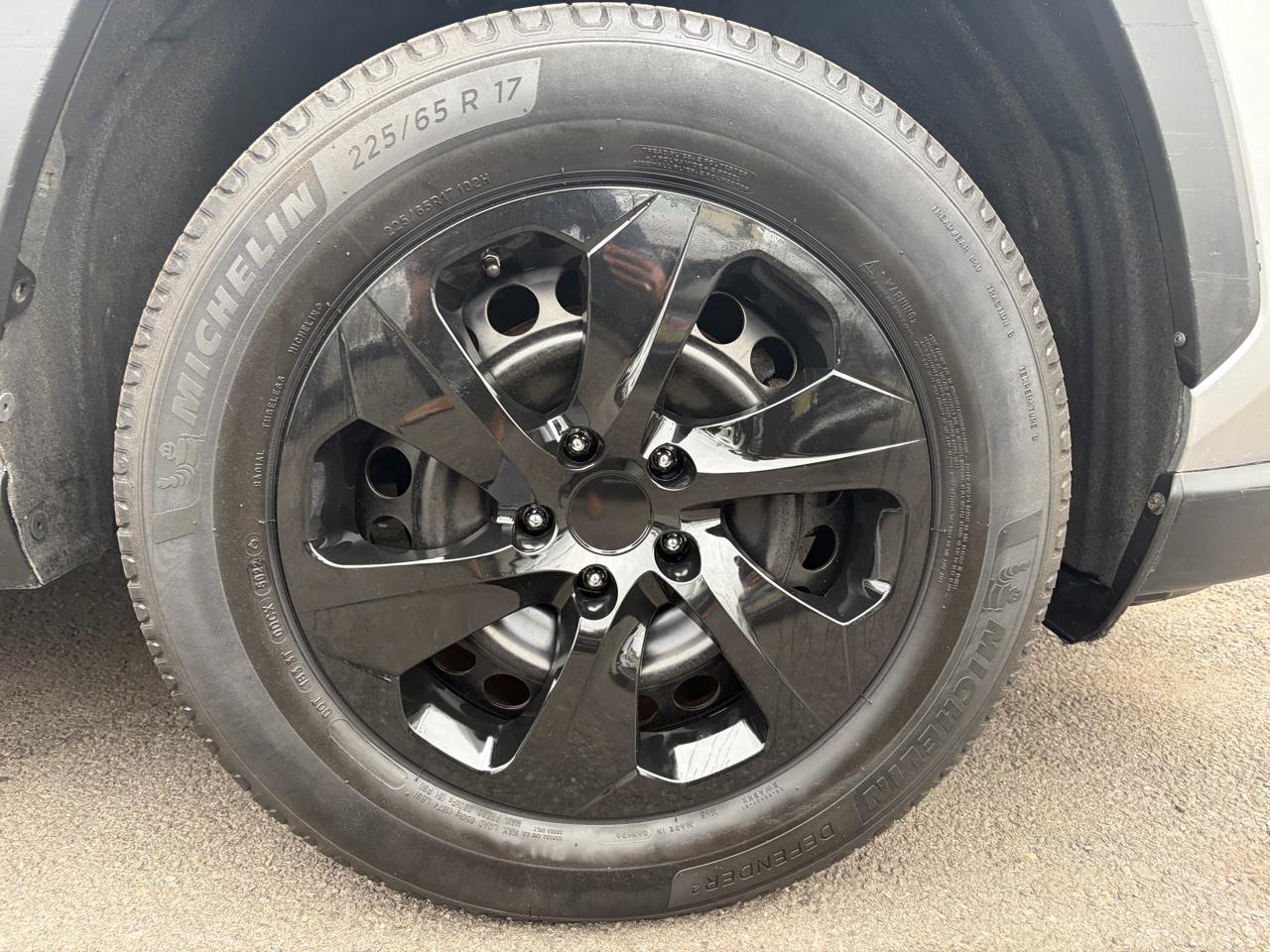 Toyota RAV4 LE AWD 2020