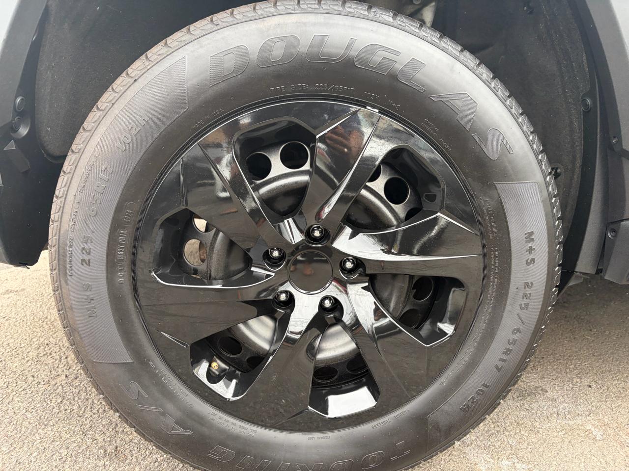 Toyota RAV4 LE AWD 2020