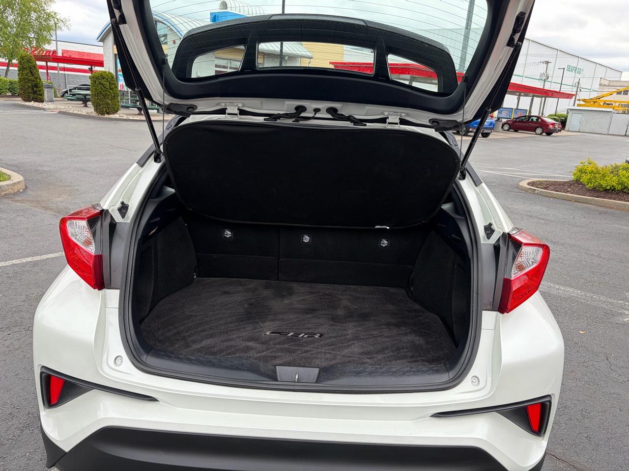 Toyota C-HR XLE 2019