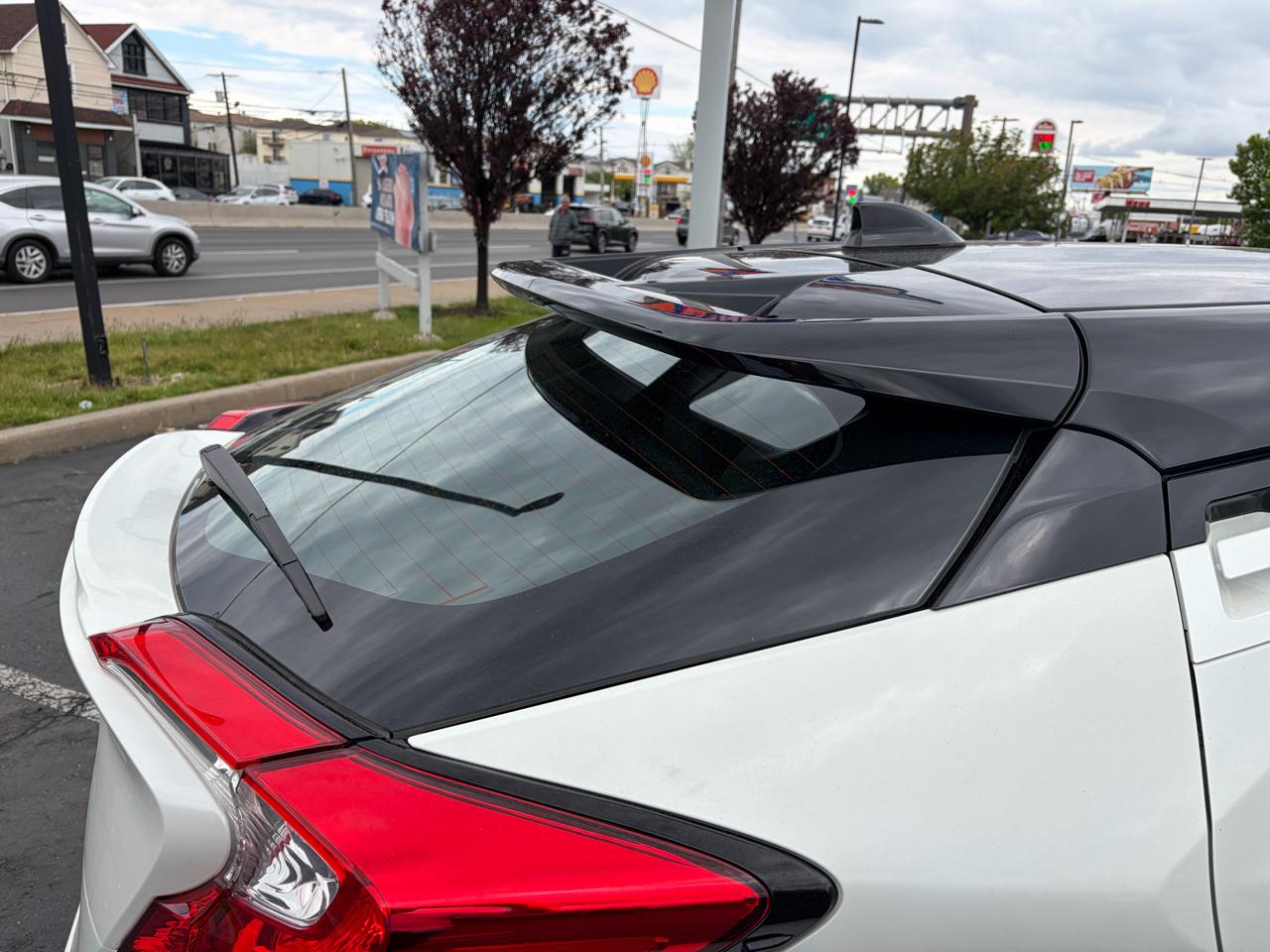 Toyota C-HR XLE 2019