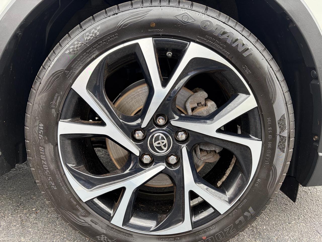 Toyota C-HR XLE 2019
