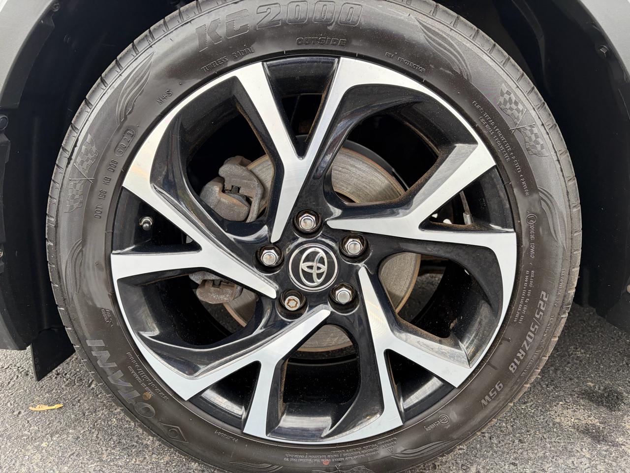 Toyota C-HR XLE 2019