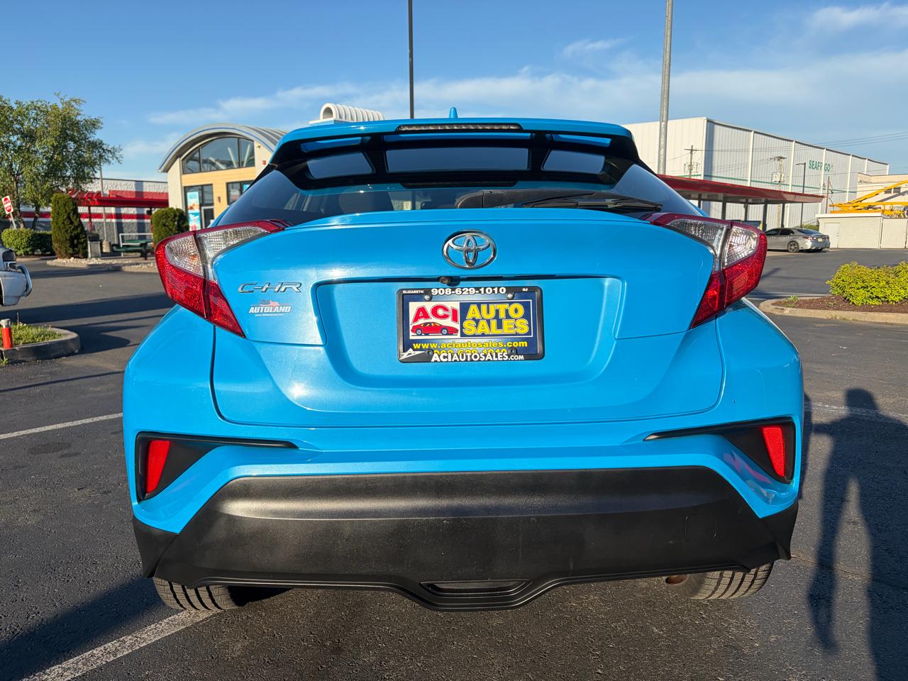 Toyota C-HR XLE 4D SUV 2019