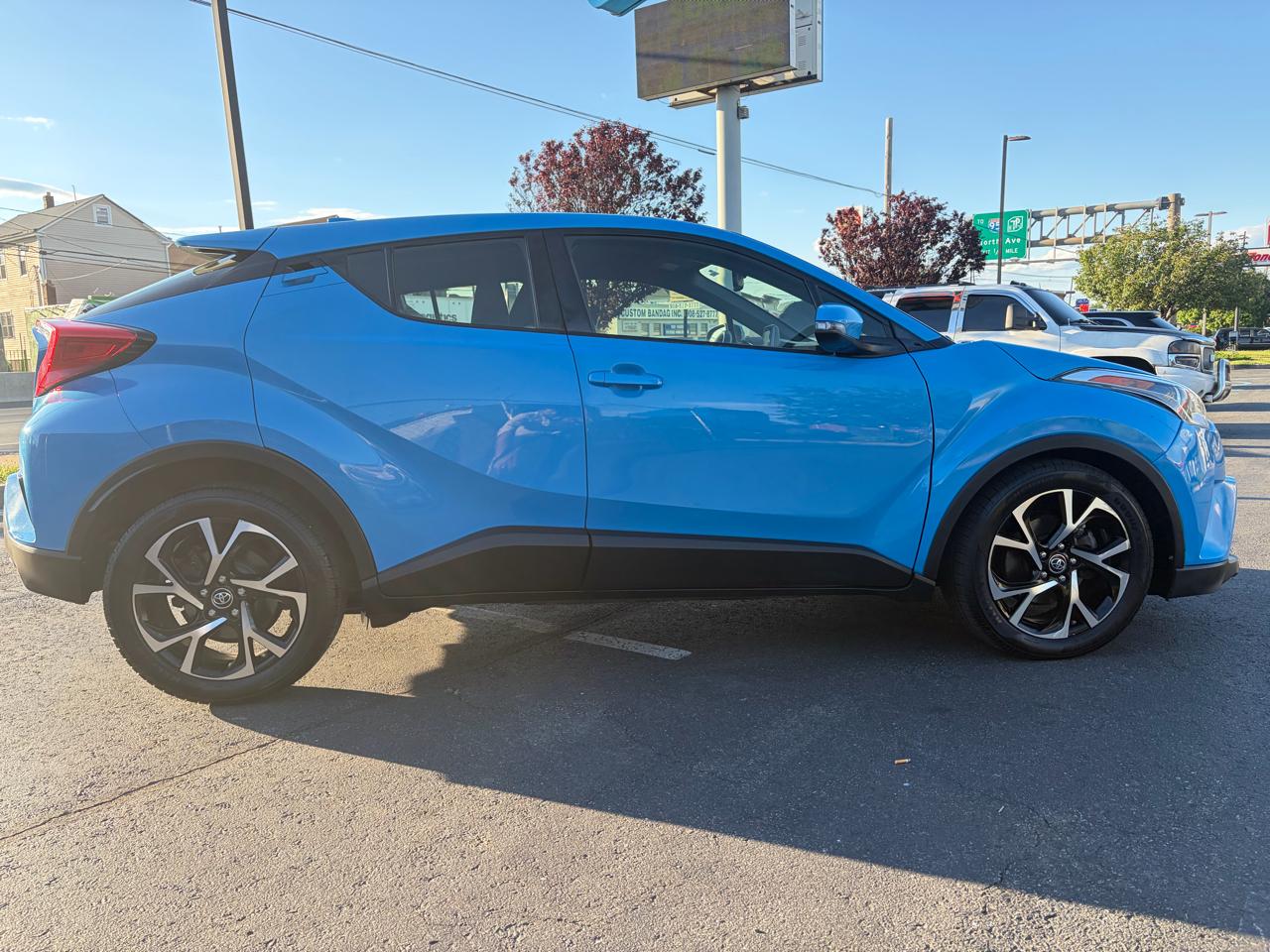 Toyota C-HR XLE 4D SUV 2019