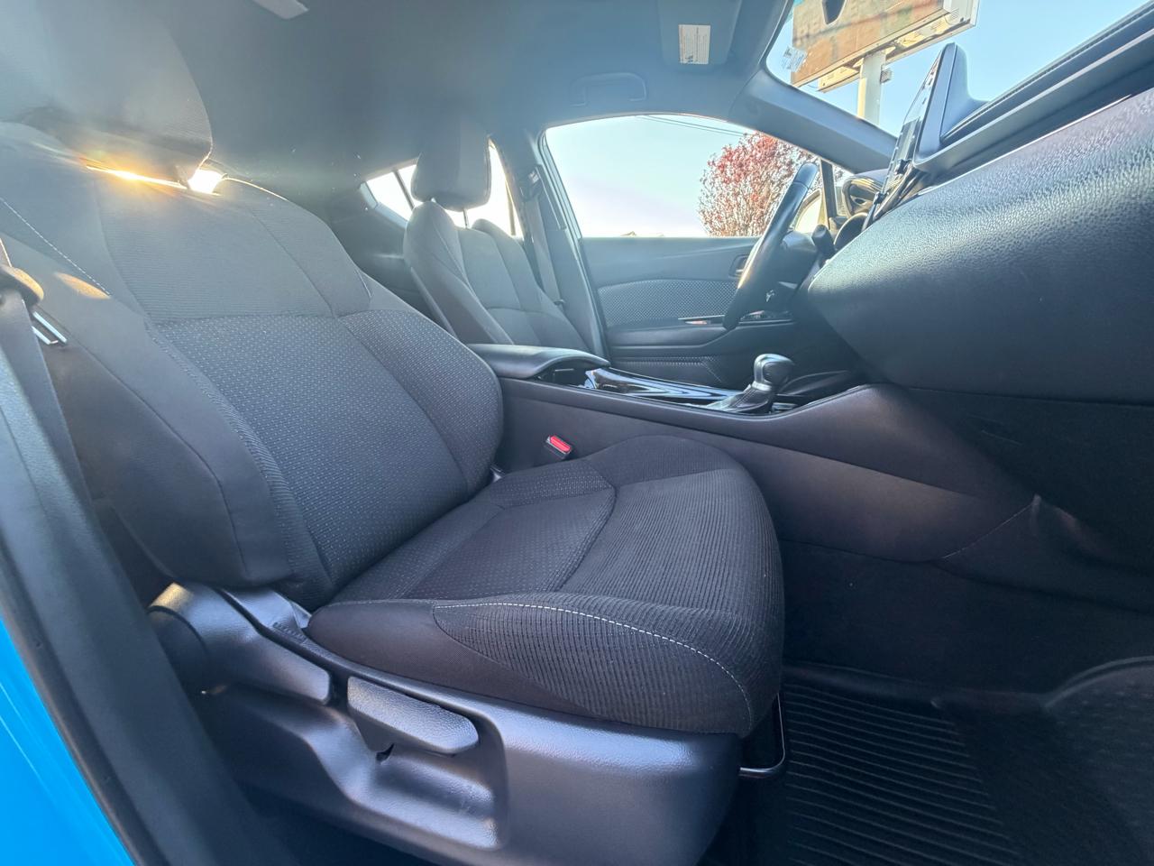 Toyota C-HR XLE 4D SUV 2019