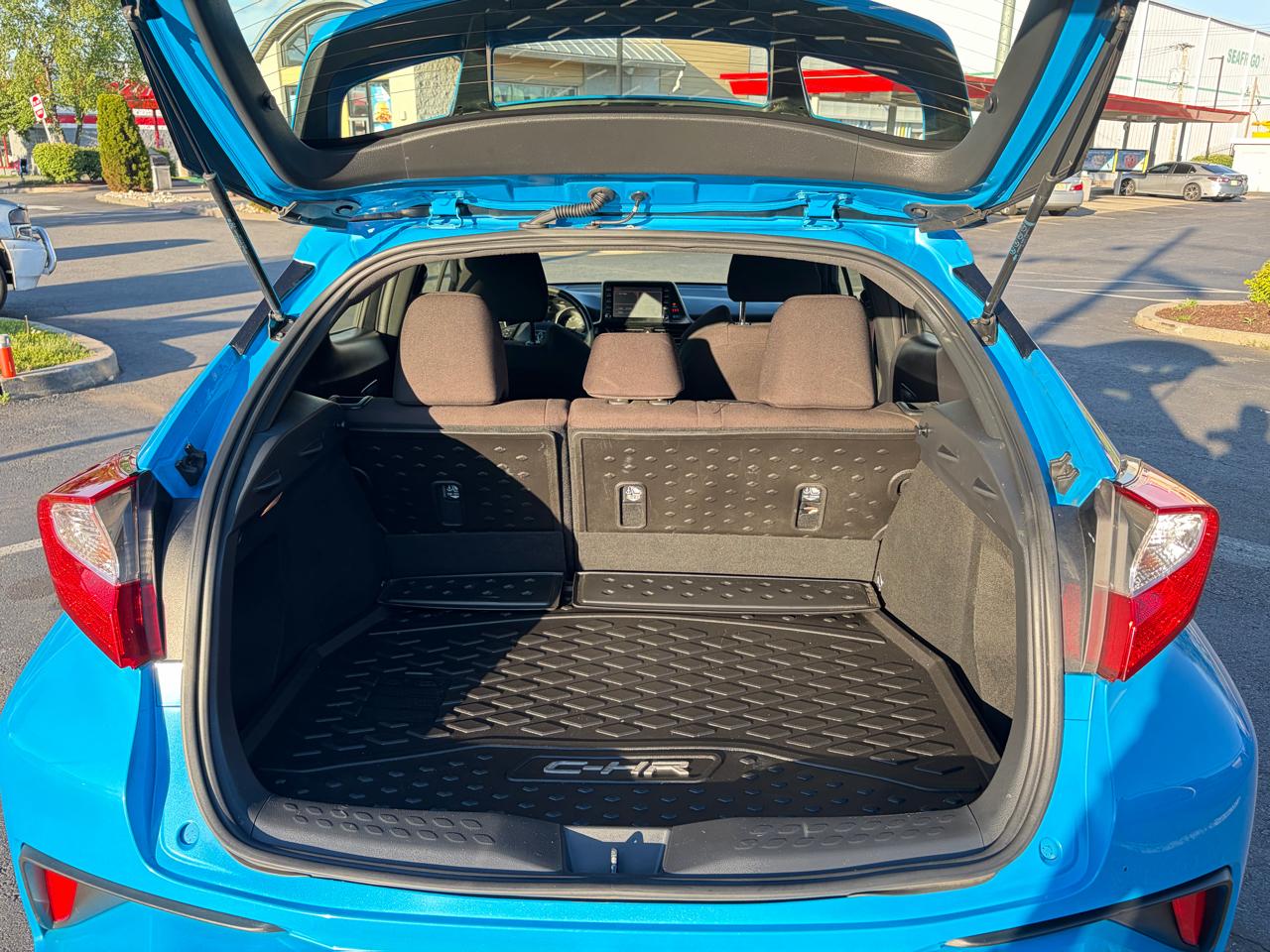 Toyota C-HR XLE 4D SUV 2019