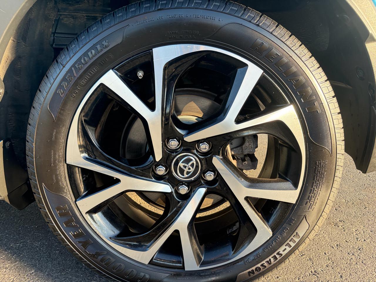 Toyota C-HR XLE 4D SUV 2019
