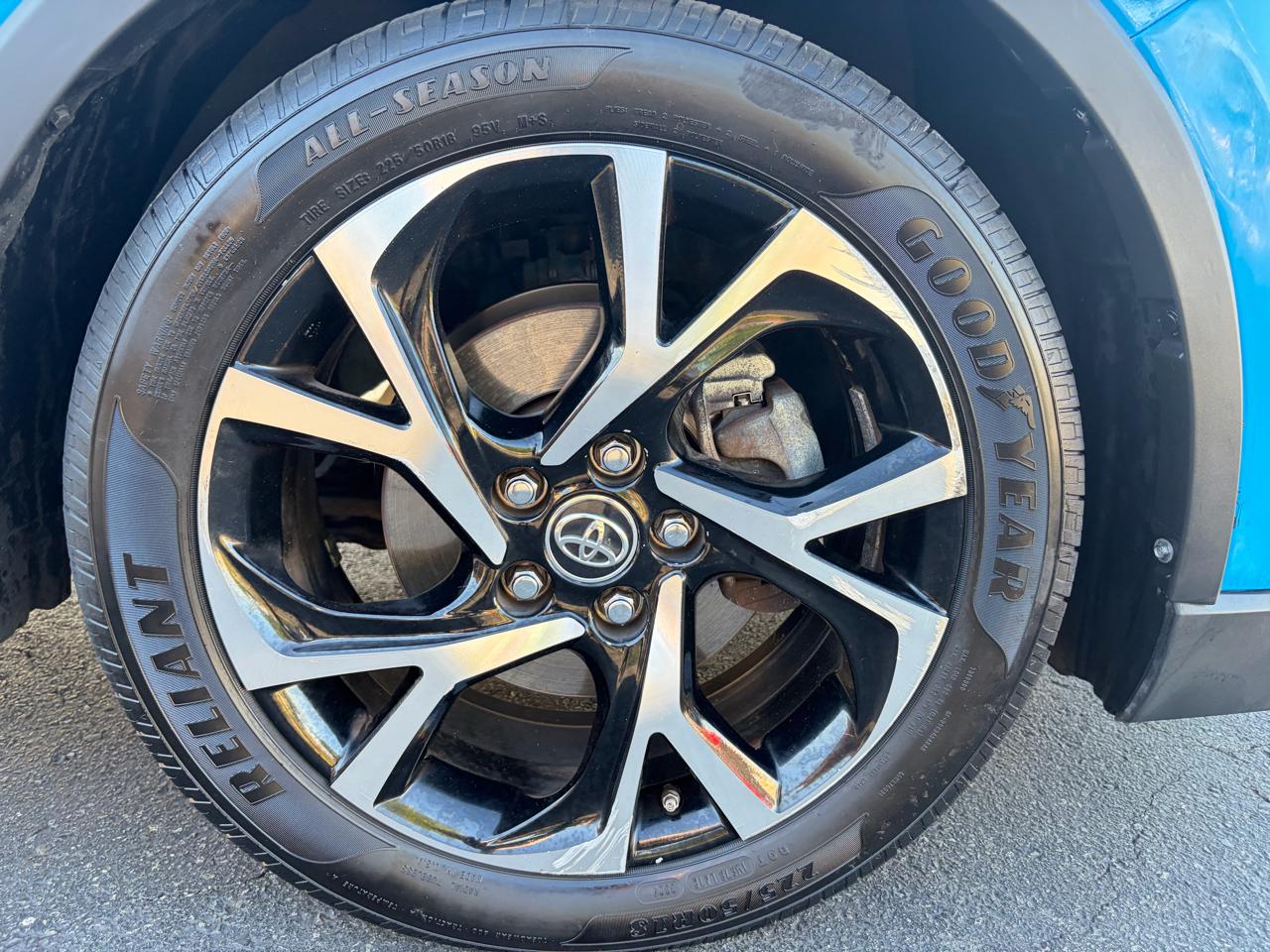 Toyota C-HR XLE 4D SUV 2019