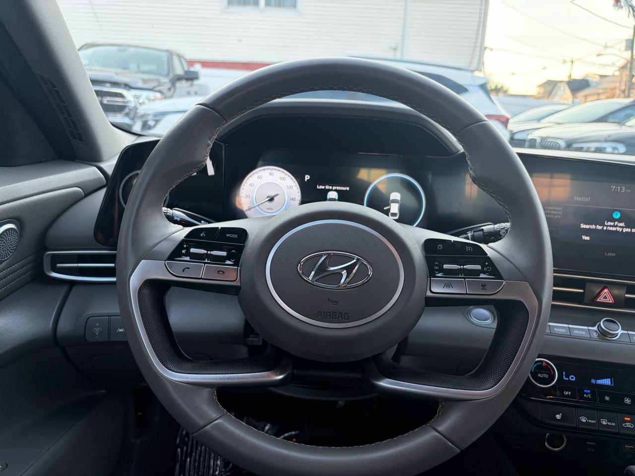Hyundai Elantra SEL 2023