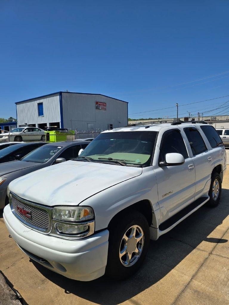 2003 GMC Yukon Denali's photo