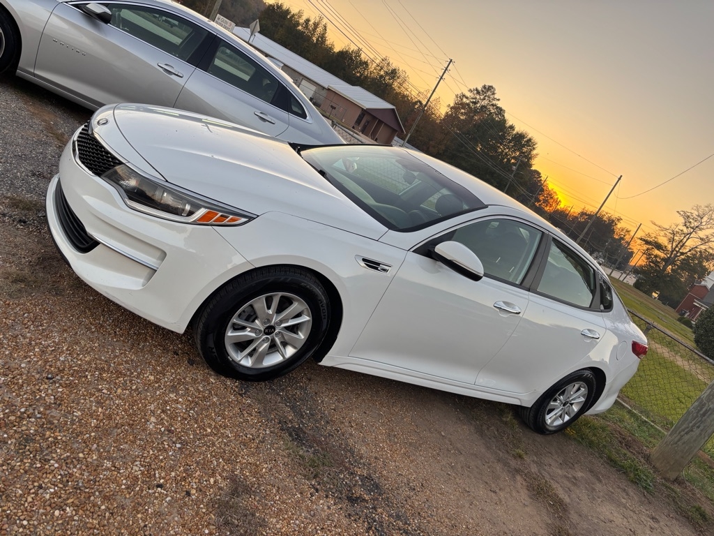 2018 Kia Optima LX's photo