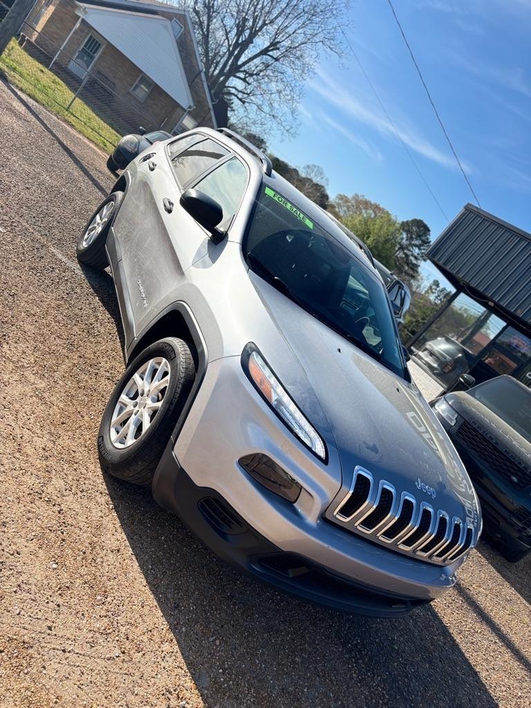 2016 Jeep Cherokee SPORT