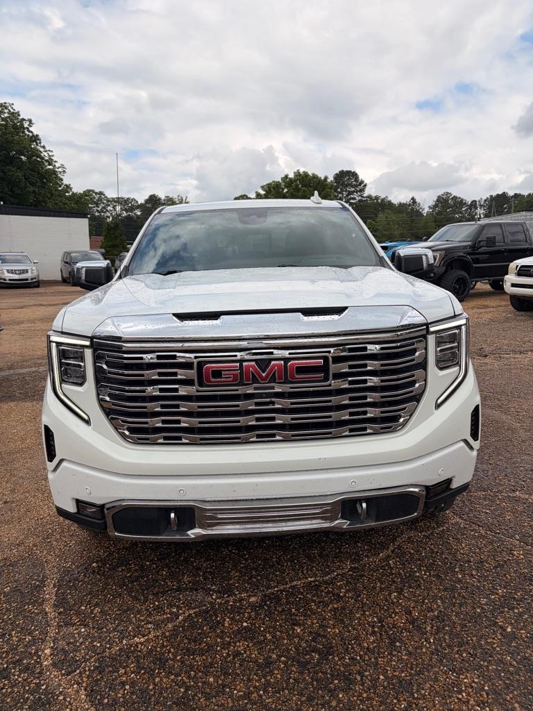 2022 GMC Sierra 4WD Crew Cab Short Box Denali's photo