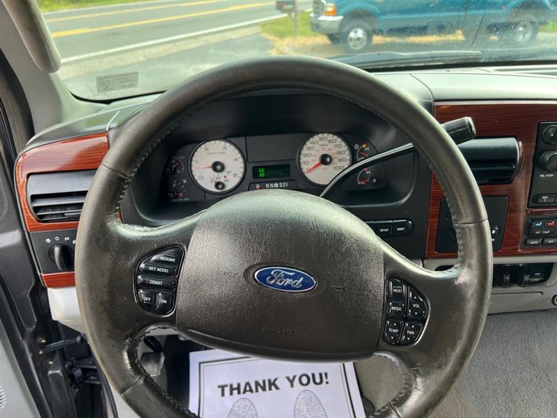 Ford F-350 SD XL Crew Cab 4WD 2006