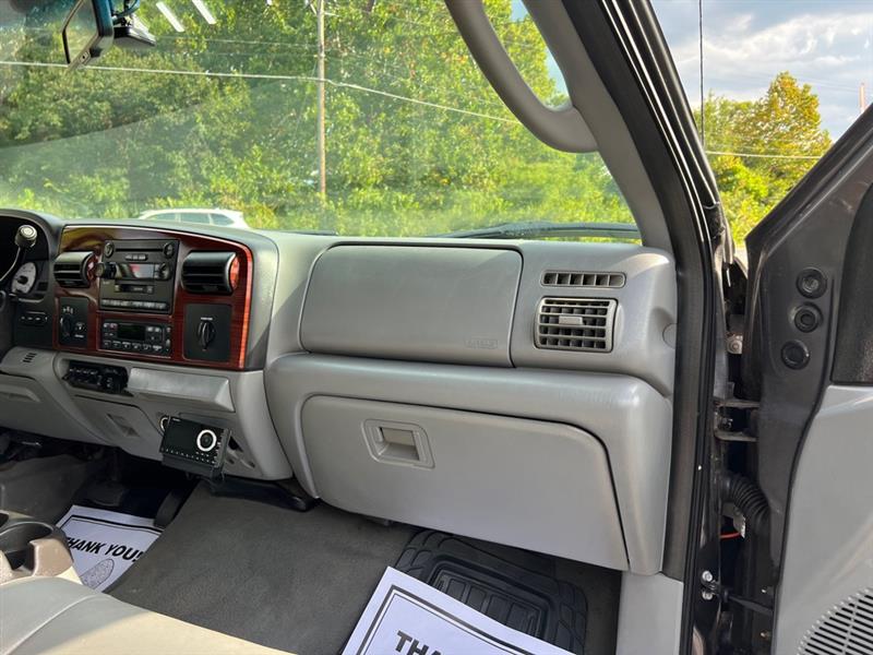 Ford F-350 SD XL Crew Cab 4WD 2006
