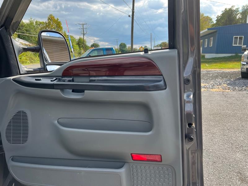 Ford F-350 SD XL Crew Cab 4WD 2006