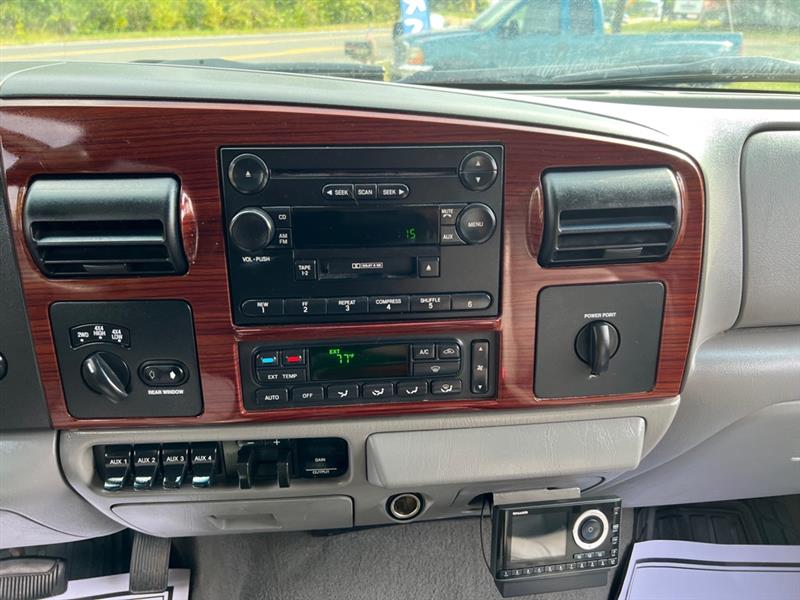 Ford F-350 SD XL Crew Cab 4WD 2006