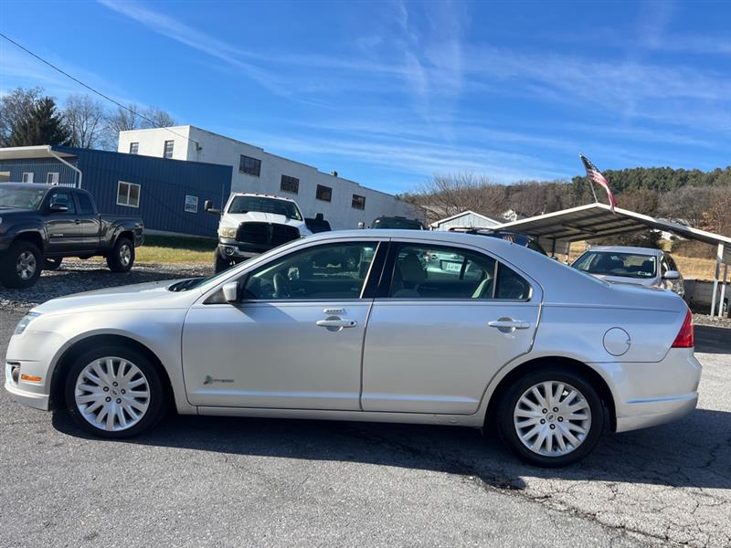Ford Fusion Hybrid Sedan 2011