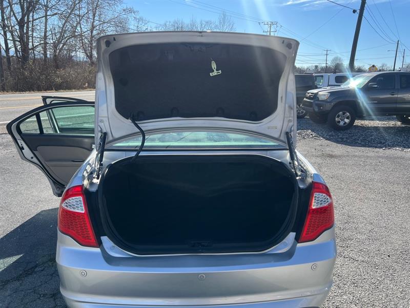 Ford Fusion Hybrid Sedan 2011