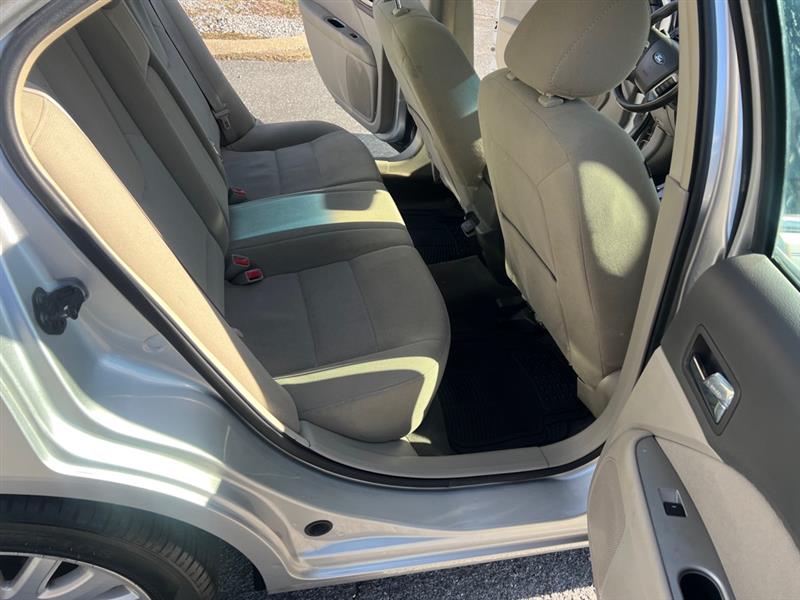 Ford Fusion Hybrid Sedan 2011