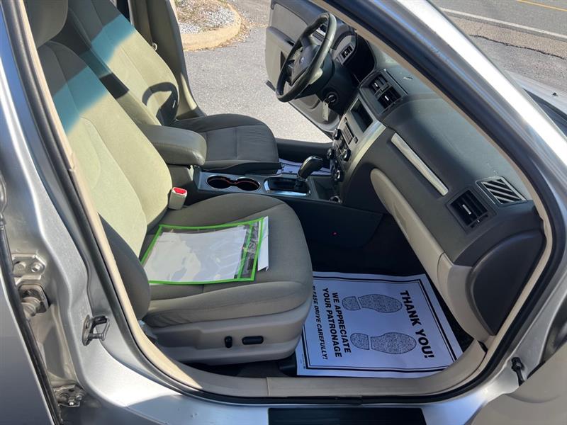 Ford Fusion Hybrid Sedan 2011