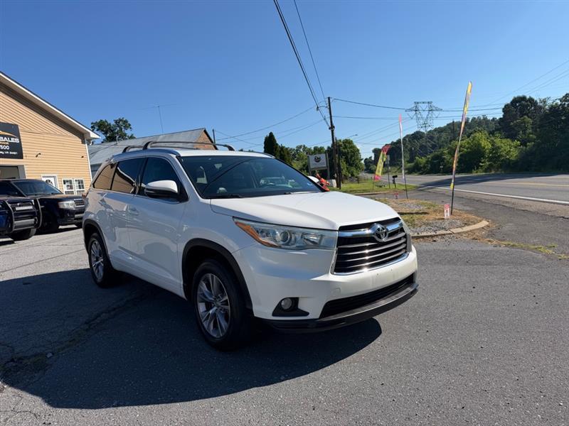 Toyota Highlander XLE FWD V6 2015