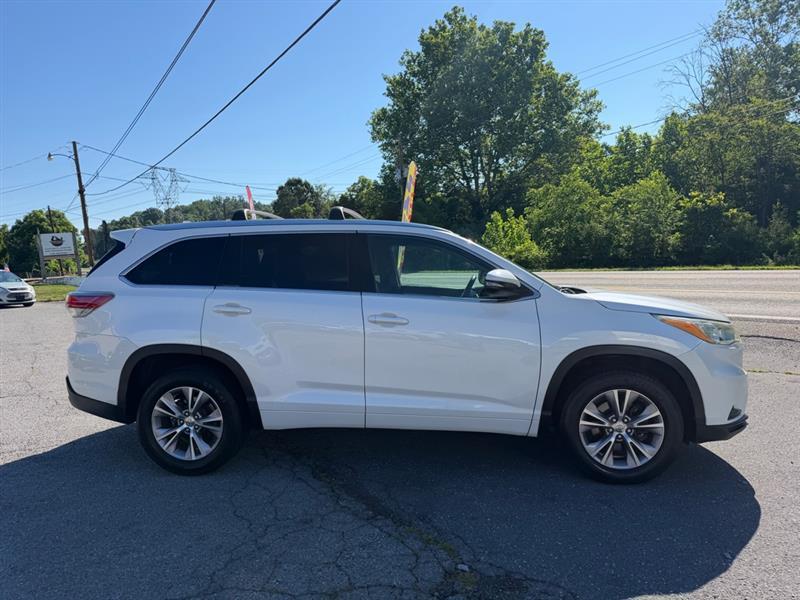 Toyota Highlander XLE FWD V6 2015