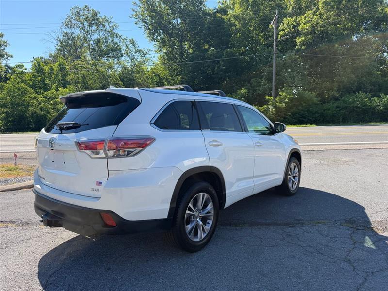 Toyota Highlander XLE FWD V6 2015