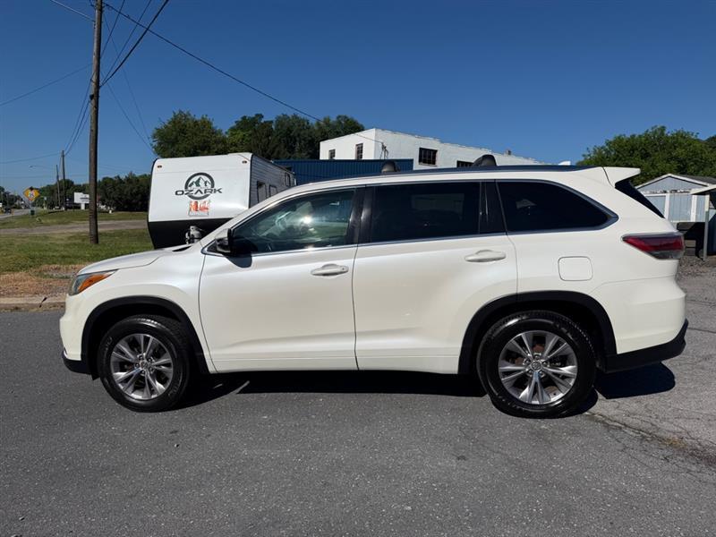 Toyota Highlander XLE FWD V6 2015